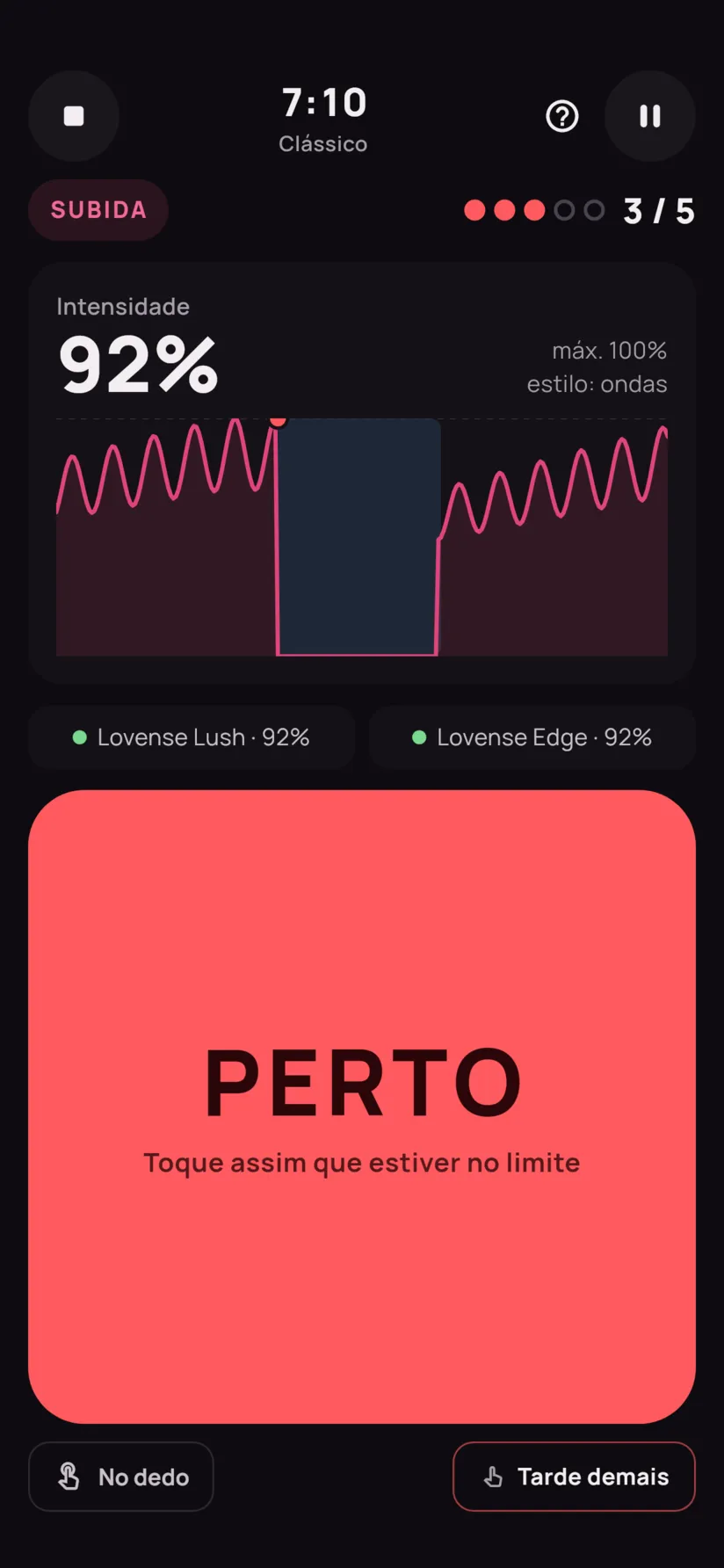 Uma sessão em plena subida: intensidade em 86%, curva em ondas e o grande botão vermelho PERTO.